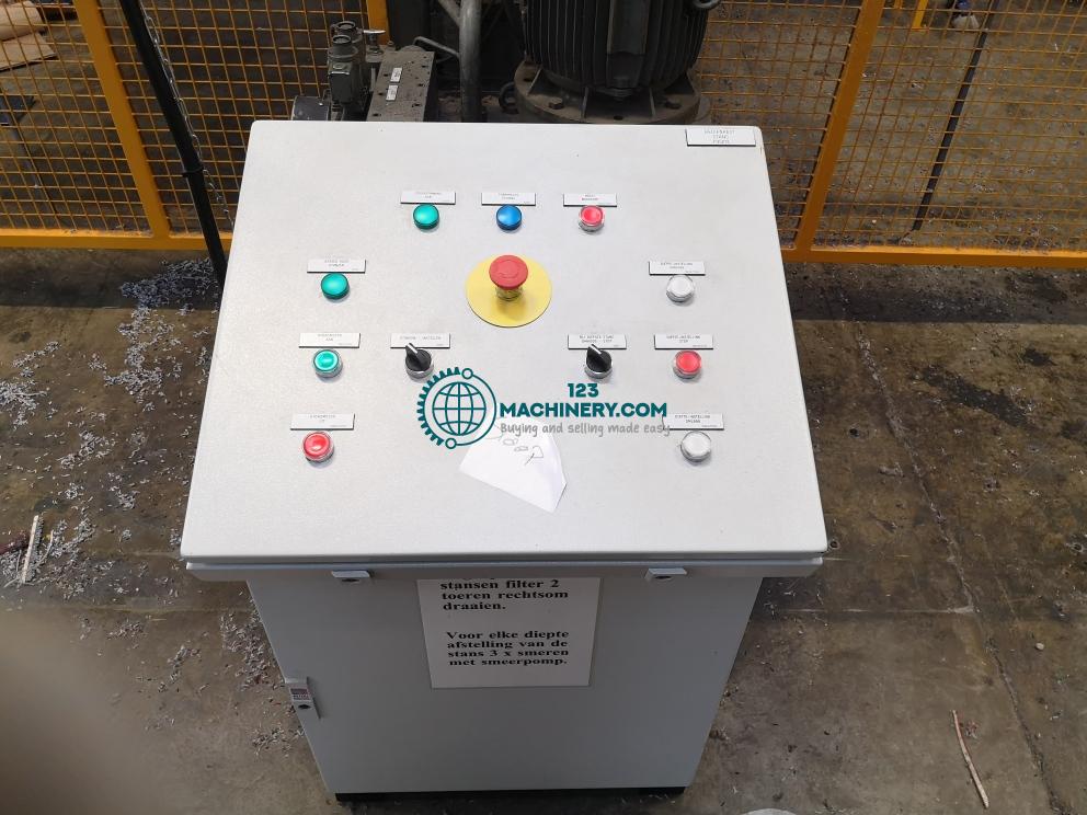 Показывать рекламу Высекальная машина